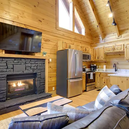 Pigeon Forge Vacation Rental With Private Hot Tub!